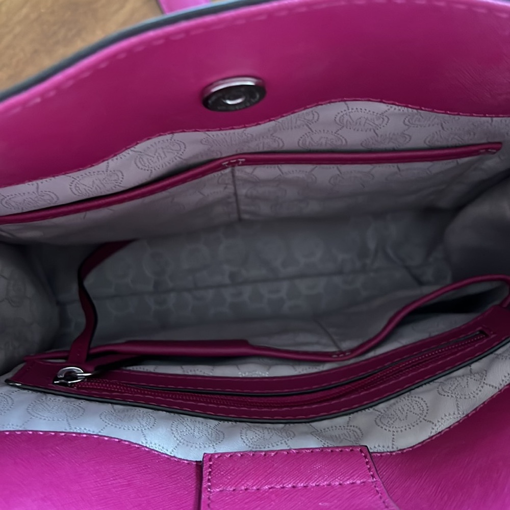 Michael Kors Hamilton Bag - Picture 8 of 9